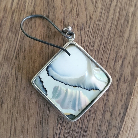 Shell and silver earrings - Picture 3 of 4